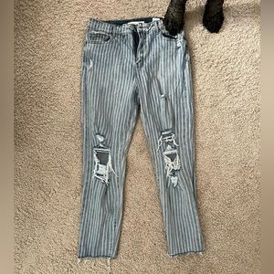 Size 9 cropped light wash striped skinny jeans.